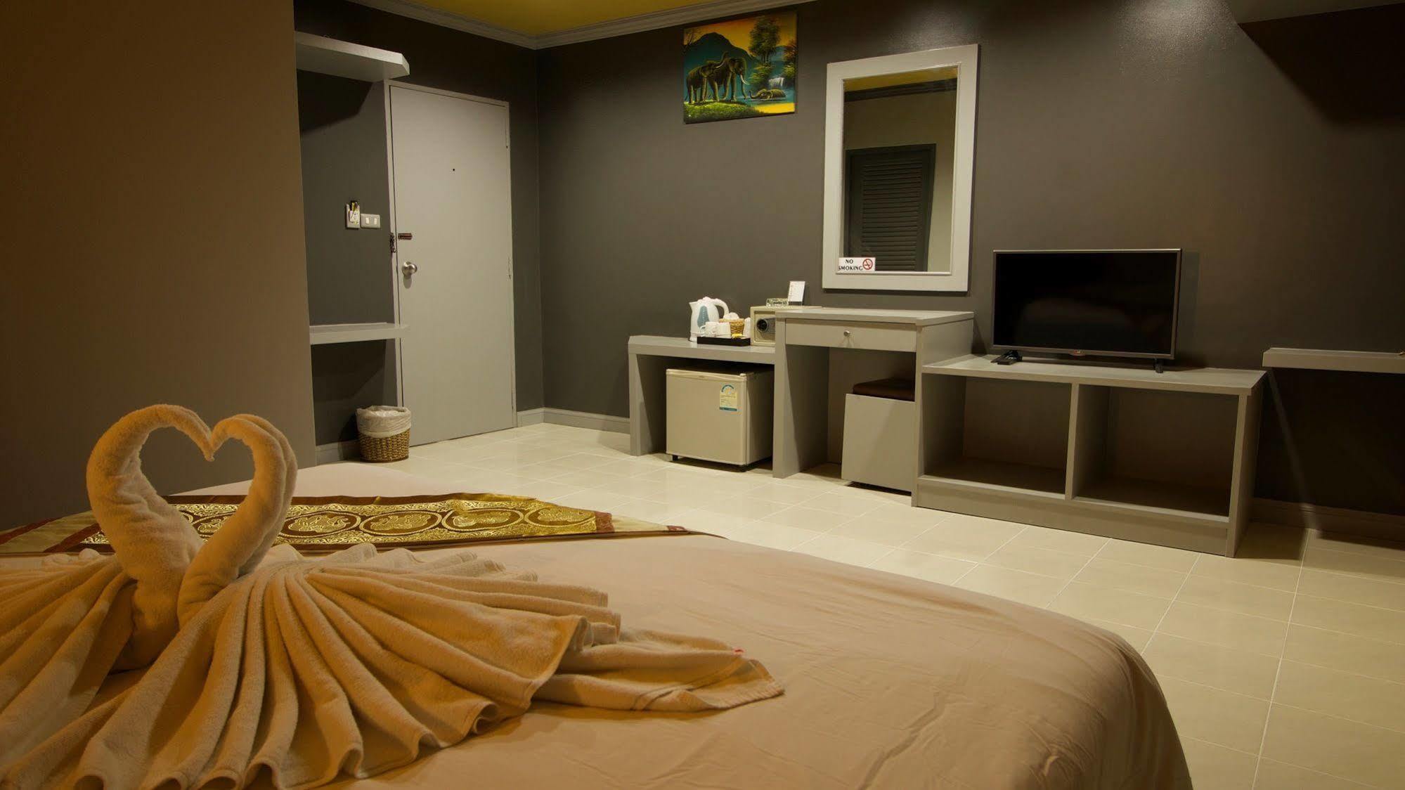 The Little Moon Residence Patong Luaran gambar